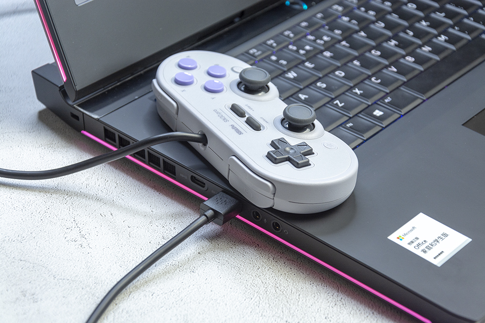 8位堂sn30pro手柄拆解,即插即用无需联网