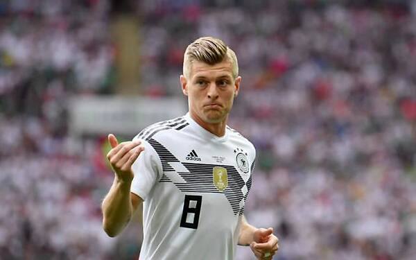 足坛100个伟大,盘点足坛最伟大的十大球星