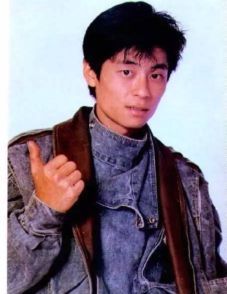 王杰嗓子坏了后的经历照片,王杰嗓子坏了后的经历