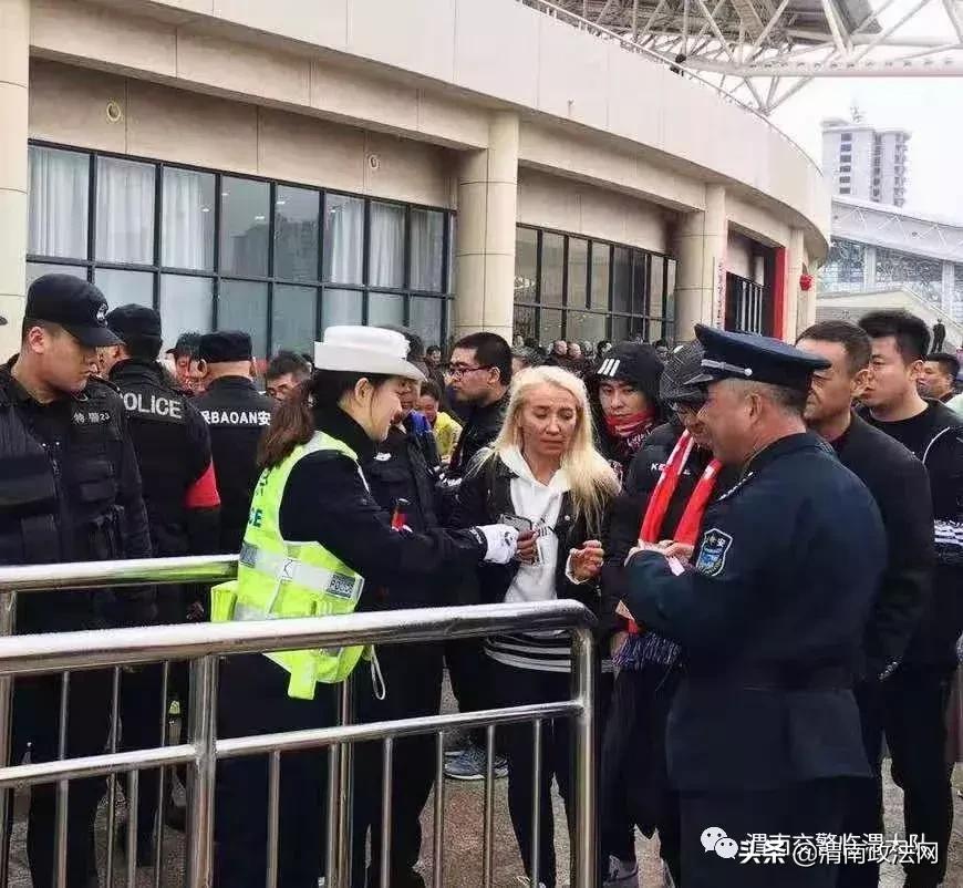 当男孩足球比赛遇上女裁判员,当足球比赛遇到篮球裁判