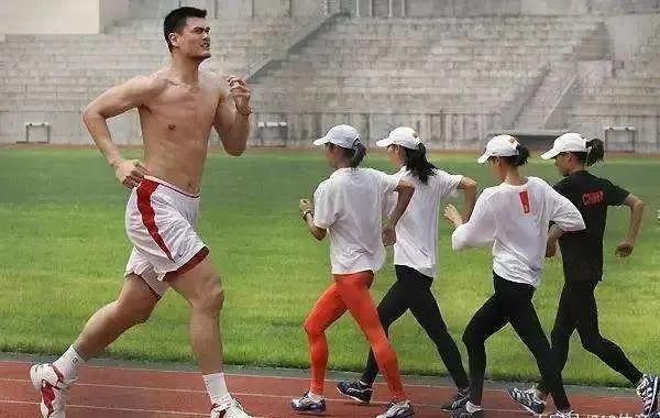 姚明跑10km,姚明跑10公里要多久