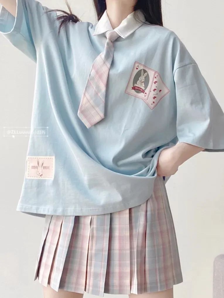 关于jk制服上街路人的看法,jk制服穿的不合适会被喷吗