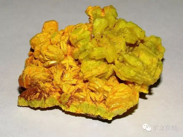 常见的矿物岩石有哪些,4种最常见于岩石里的矿物