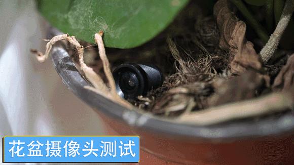 使用手机检测房间内针孔摄像头,男子住房发现针孔摄像头