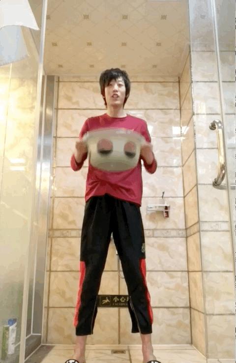 张国伟喝可乐,张国伟膝盖疼怎么办