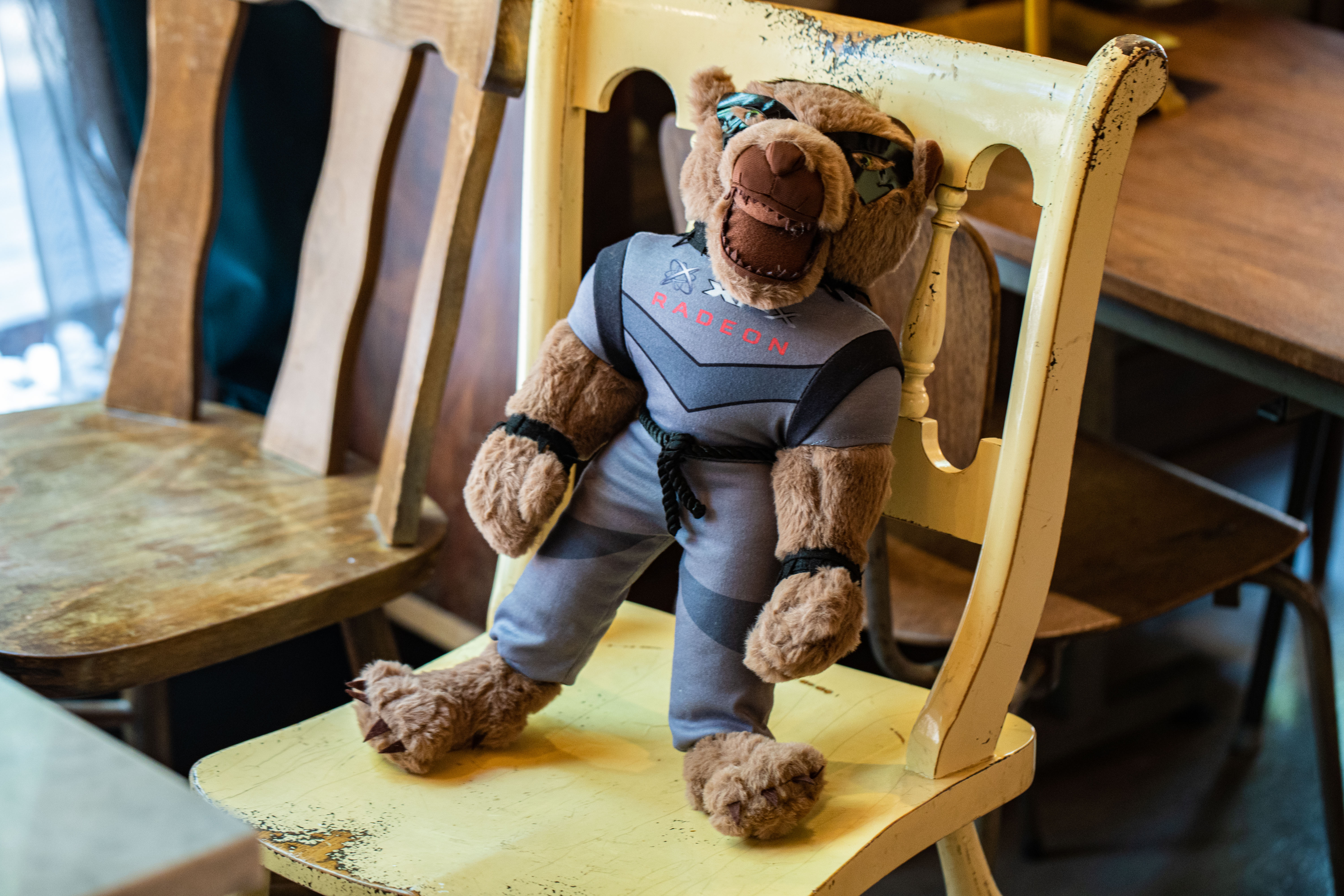 讯景rx5700战狼版相当于什么显卡,讯景rx580黑狼版相当于什么显卡