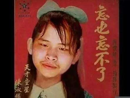 开法拉利街头搭讪视频,春熙路男子开法拉利搭讪美女