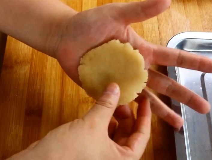 如何不用蔬菜不用烤箱做中秋月饼,不用烤箱中秋月饼怎么做