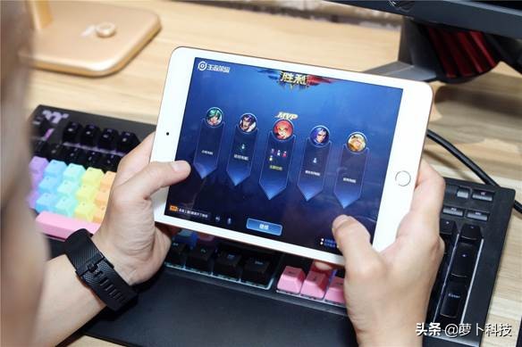 王者吃鸡压枪,王者吃鸡走位连招神器