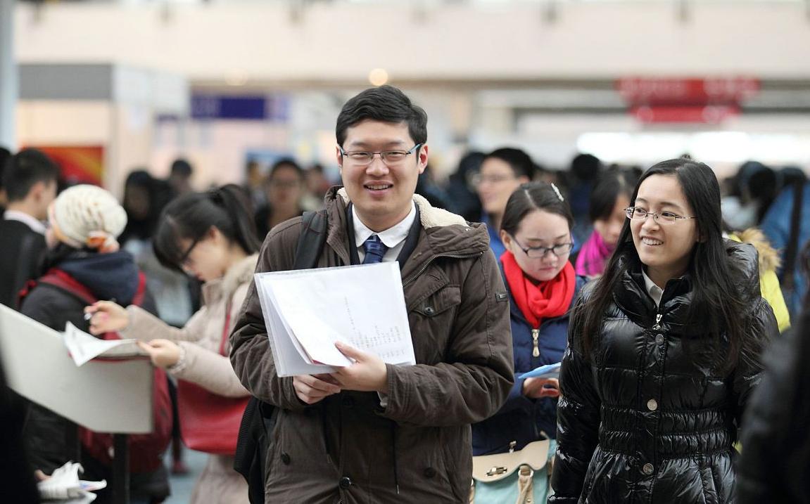 硕士三年制怎么安排,两年制硕士读三年还是不是应届