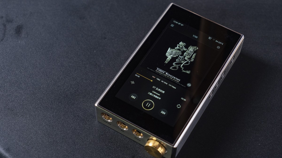 iBassoDX300MAX*放播**器上手玩：这就是便携音频的“关底BOSS”