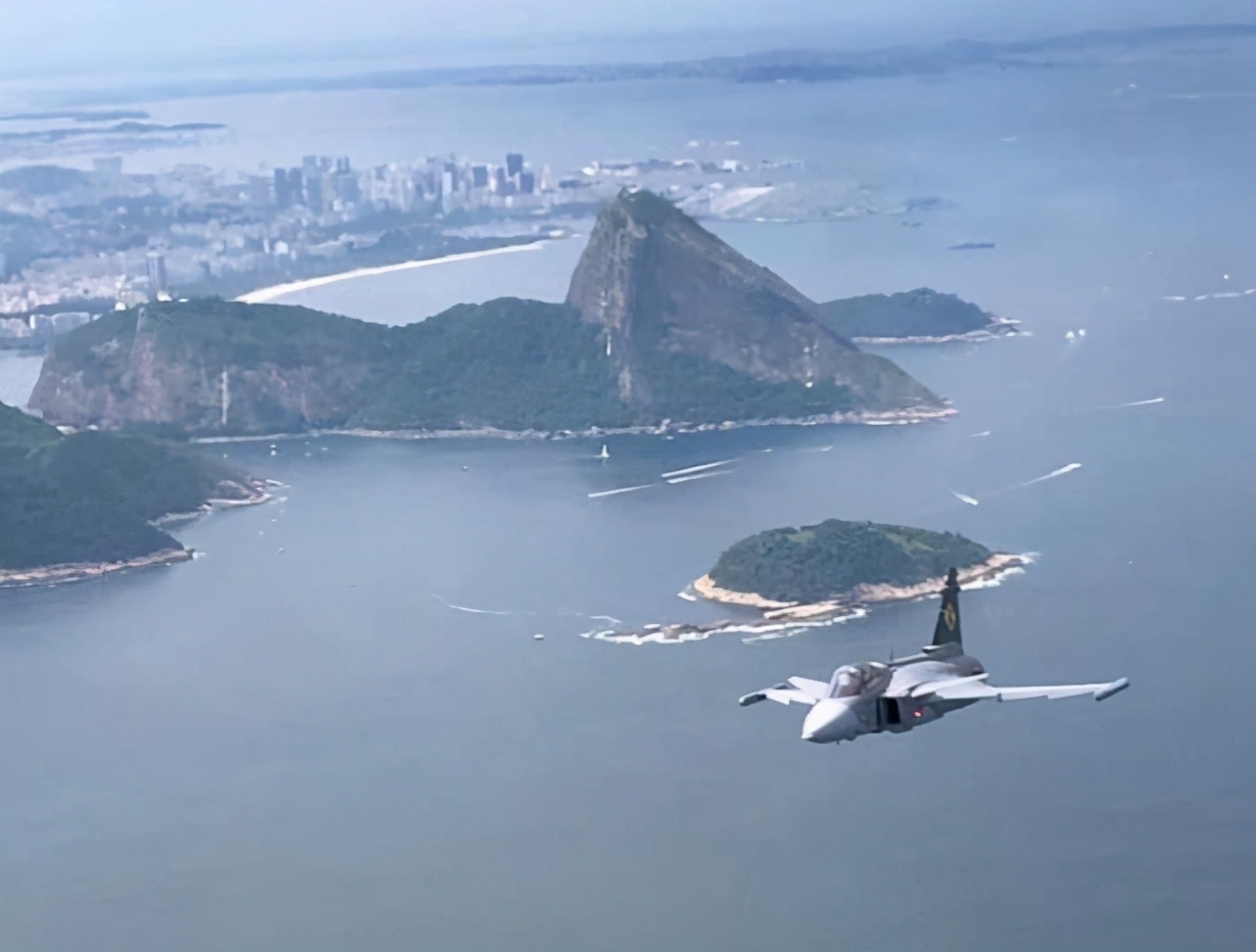 苦盼了多年，巴西秀54亿美元买到的新战机，让该国空军实力猛增