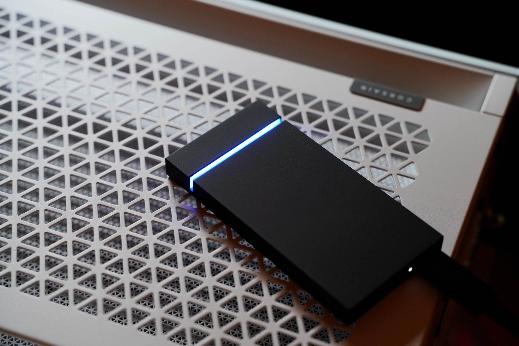 希捷新酷玩混合硬盘2t怎么样,雷电4兼容usb3.2gen2x2吗