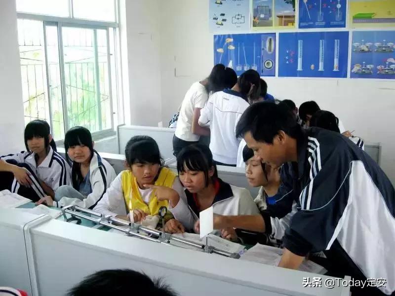 看蜗牛、逛湿地、做实验......海南定安开设的这个课堂妙趣横生！