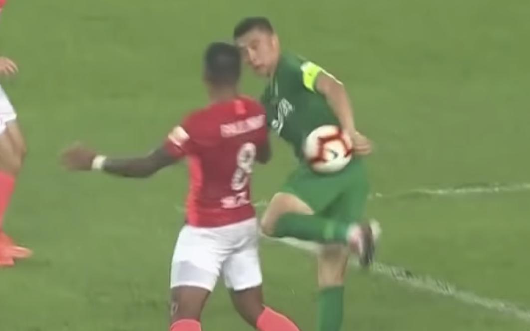 国安到底该不该判点球,手球判罚经典案例