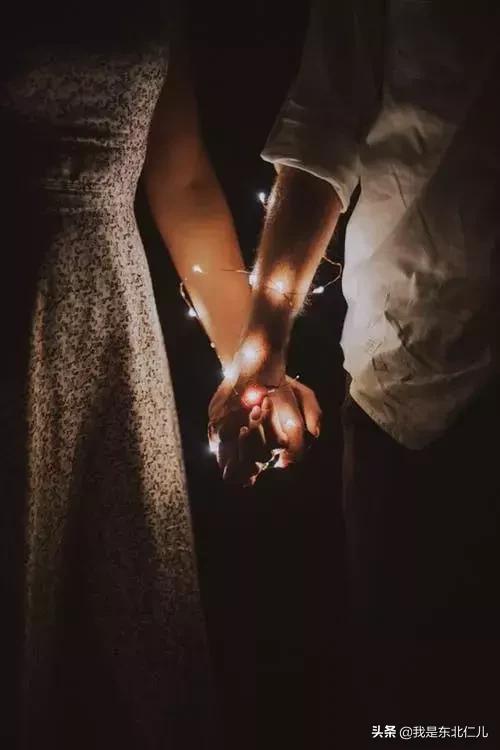 石头剪刀布520的手势,石头剪刀布倒过来念就是520