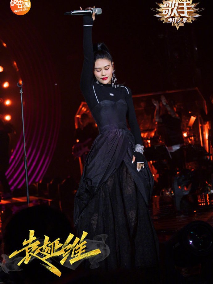 《歌手》取消现场大众听审团采用云录制，为什么不直接停播呢