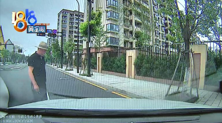 网约车撞了公共设施怎么办,网约车不知何故隧道撞交警