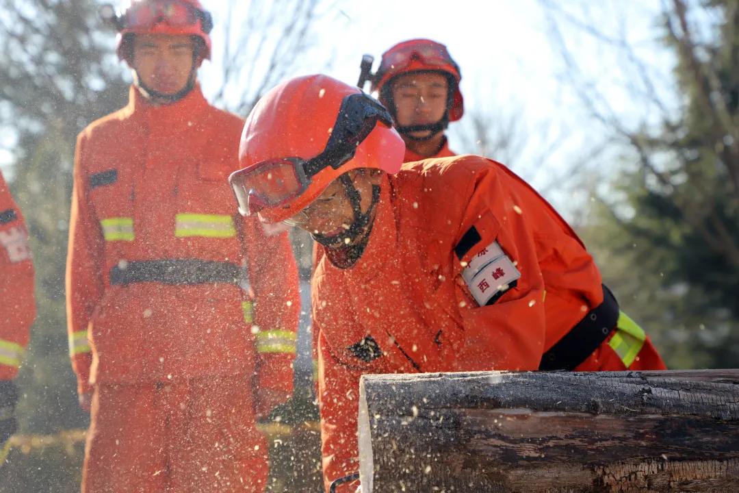 以练为战锤炼过硬本领以考促训,政治轮训结训