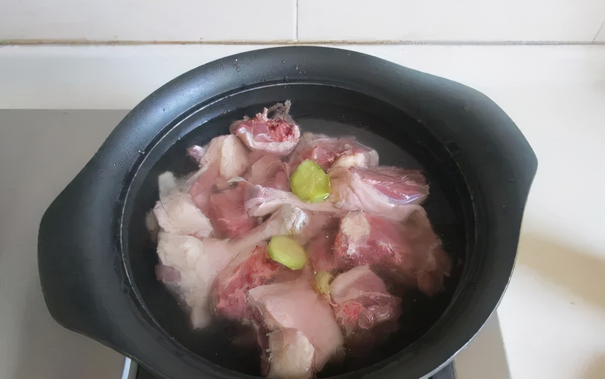 夏天鸭肉怎么炖好吃又营养,鸭肉怎么煮好吃又简单不上火