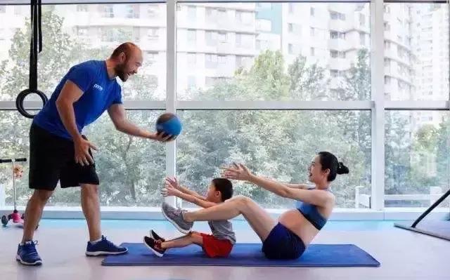 梅根产后首次公开亮相,梅根产后多久恢复身材了