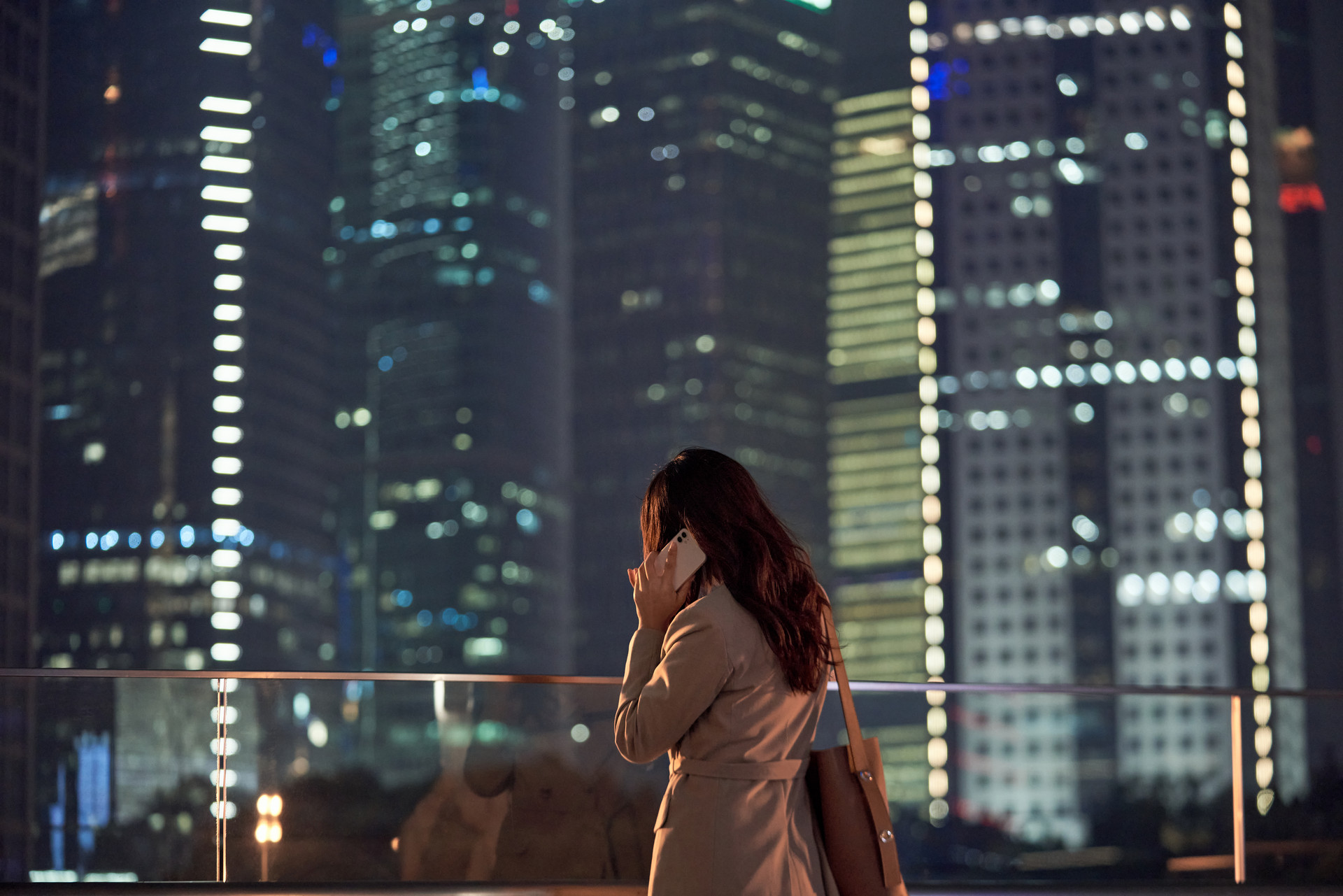 生活总是苦难的但生命又短暂,生活总是如此艰辛又充满希望