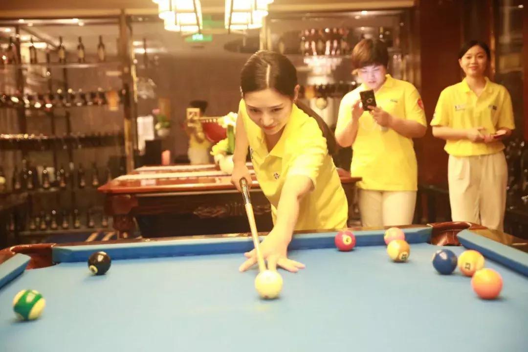 巨邦快乐集结号丨看见了，其中一艘游艇上，是我们的船长大舅哥