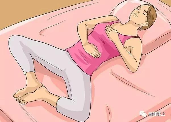 睡前15分钟床上瑜伽完整版,睡前瑜伽10分钟入门