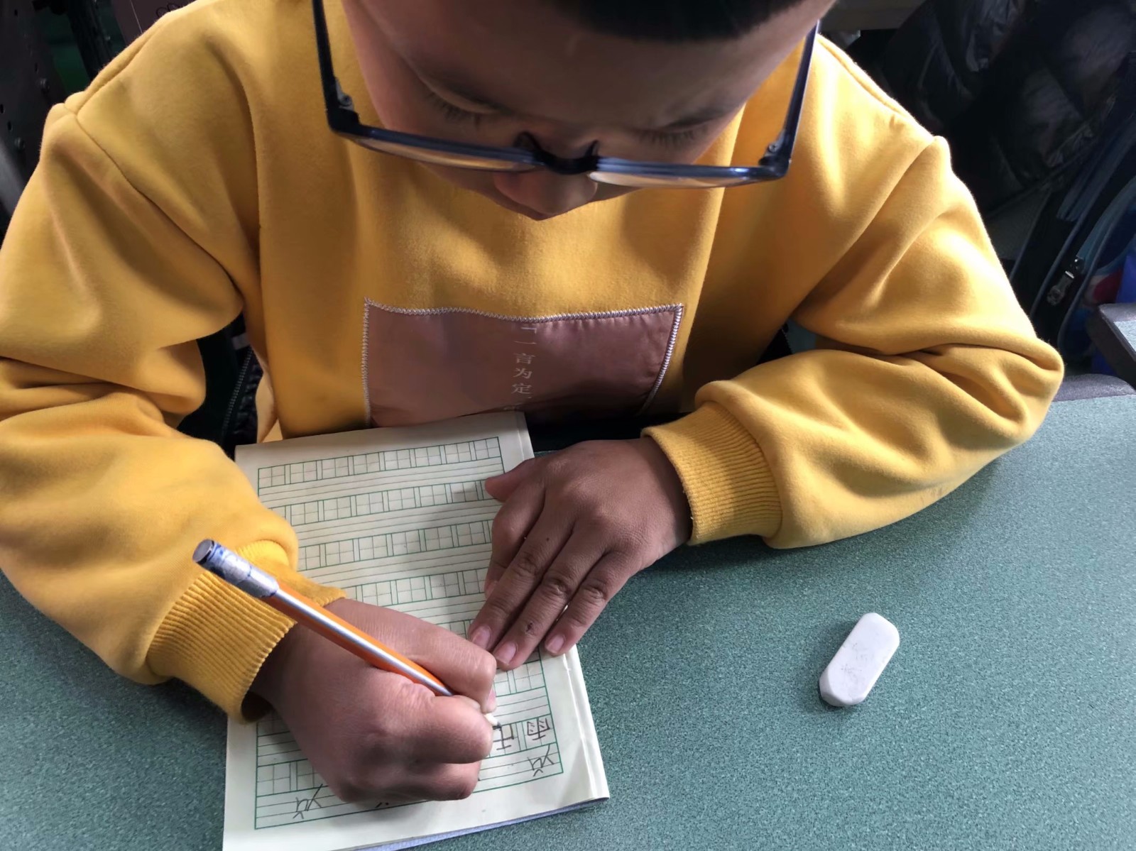 孩子写字太慢考试时间不够用,孩子考试写字写得慢怎么办