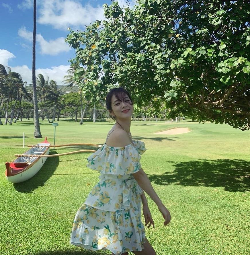 blackpink夏威夷团综穿浴袍,blackpink最新私服穿搭
