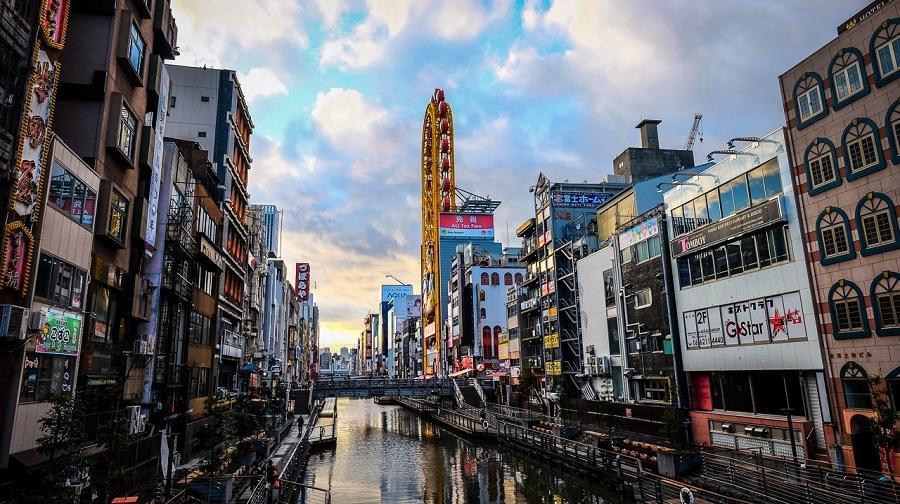 37城半数人工资不足6500元，金融业最挣钱，房地产跌出前十