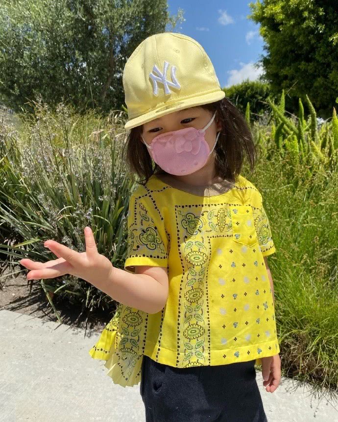 陈冠希女儿alaia潮图,陈冠希晒3岁半alaia照片