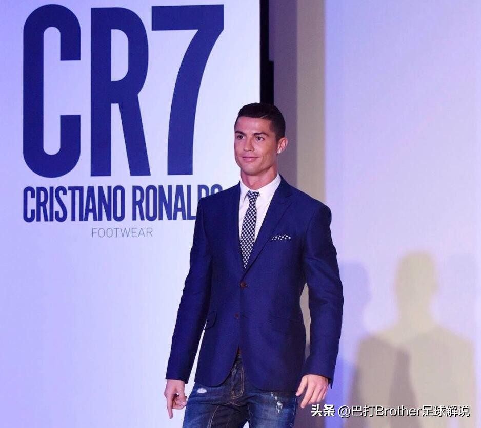 励志偶像！C罗成首位总收入10亿美元球员，晒视频和乔治娜秀恩爱