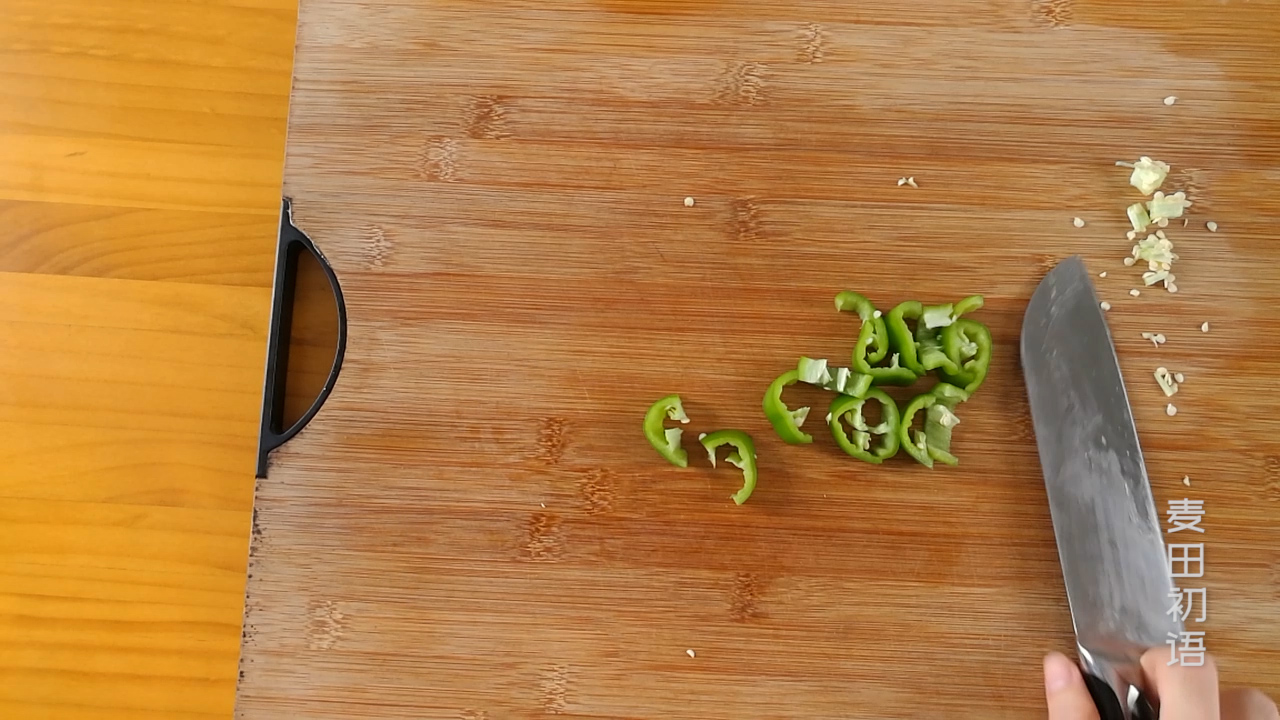 简单易学的披萨饼胚教程,意式超薄披萨饼胚家庭做法