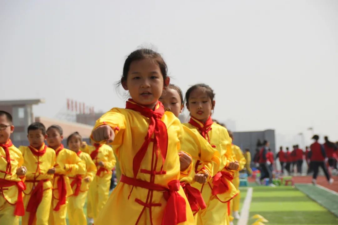 建*党**百年喜迎国庆节——西安经开第二小学队列队形广播*比操**赛