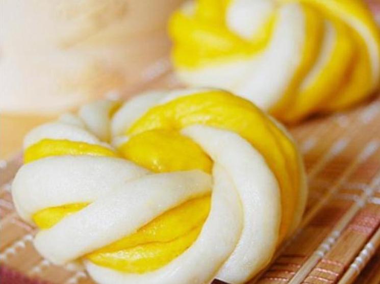 退休大妈卖馒头的利润,摆摊大妈零花钱2000