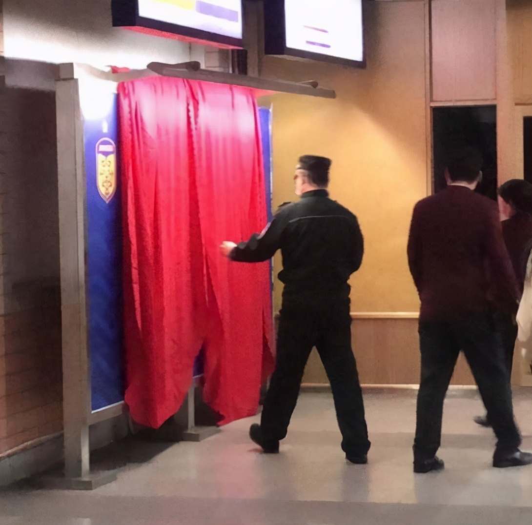 苏宁广告虹口,苏宁海报虹口足球场