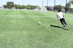 两次变向超炫过人技巧,5个初学者必会的实战过人技巧