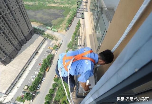 空调打孔费一般是多少钱,空调高空费和打孔费多少钱