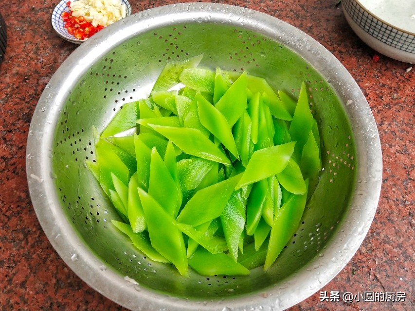 炒莴笋家常做法几分钟能熟,莴笋如何炒才好吃清脆不出水