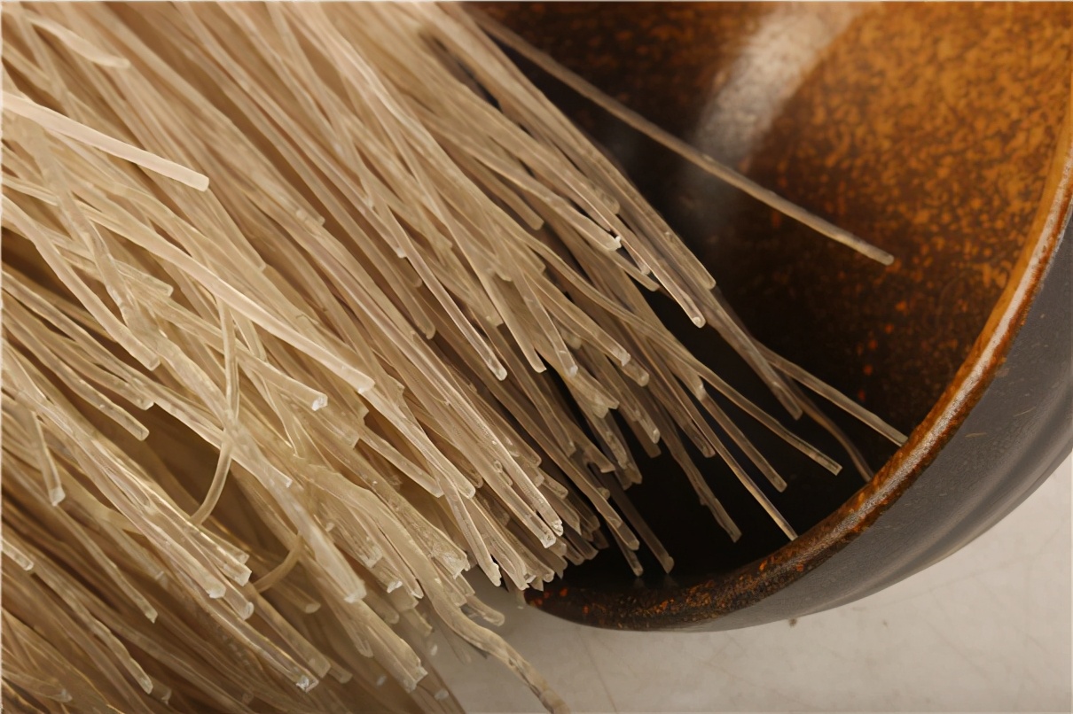 全自动红薯粉条机制作过程,红薯粉条机全自动哪里出粉水