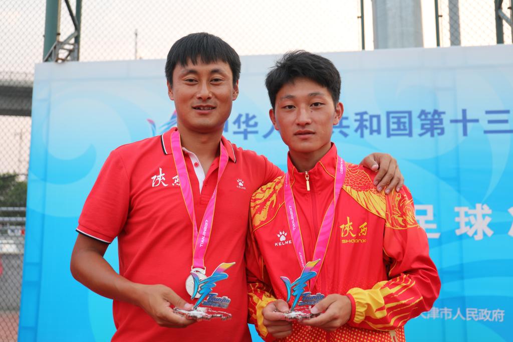 只为足球！他骨折5次、负伤无数，带领陕西拿下全运会银牌！