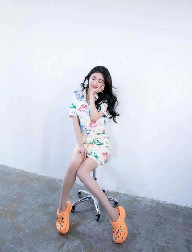 杨幂的腿到底有多绝,杨幂的腿依旧细到令人发指