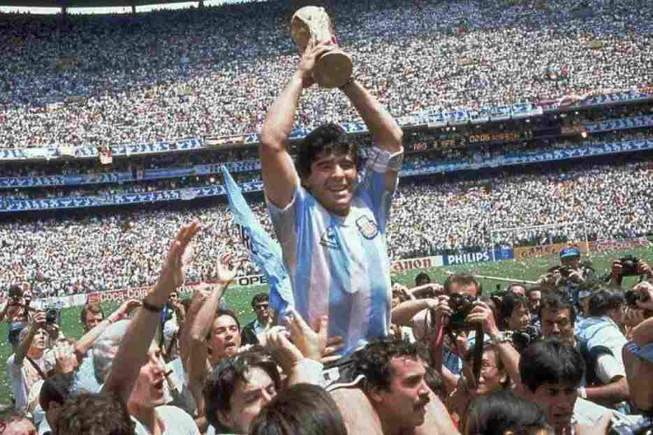 一代传奇就此落幕从此再无曼巴,一代传奇的陨落再无上帝之手