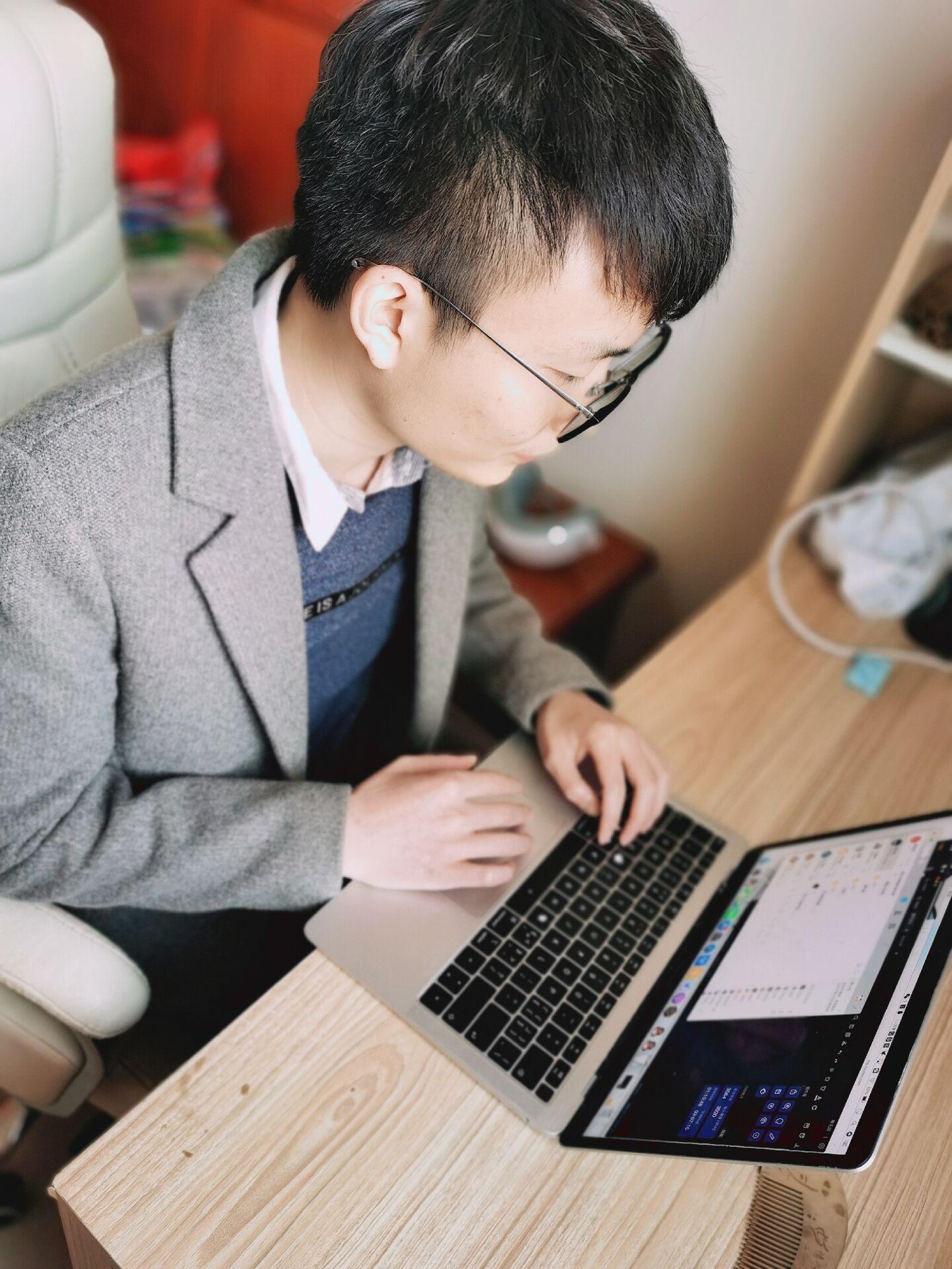 番茄小说95年作家神无踪：从钢筋工到年入百万，他写小说改变人生