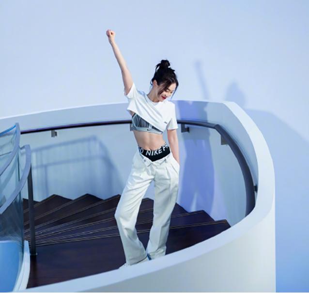 袁姗姗白色礼服,袁姗姗穿半身衣服