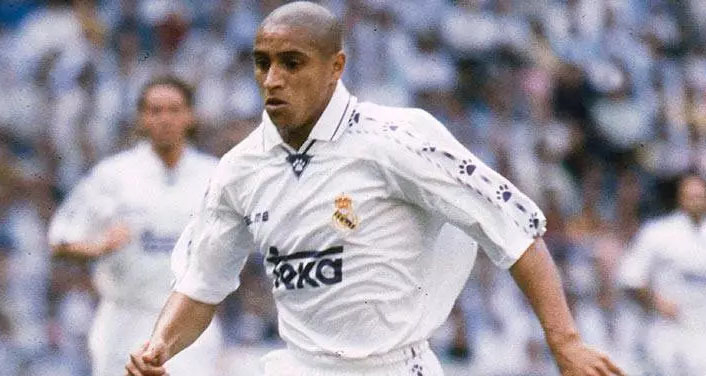 圣诞树阵型战术板,圣诞树阵型的进攻和防守