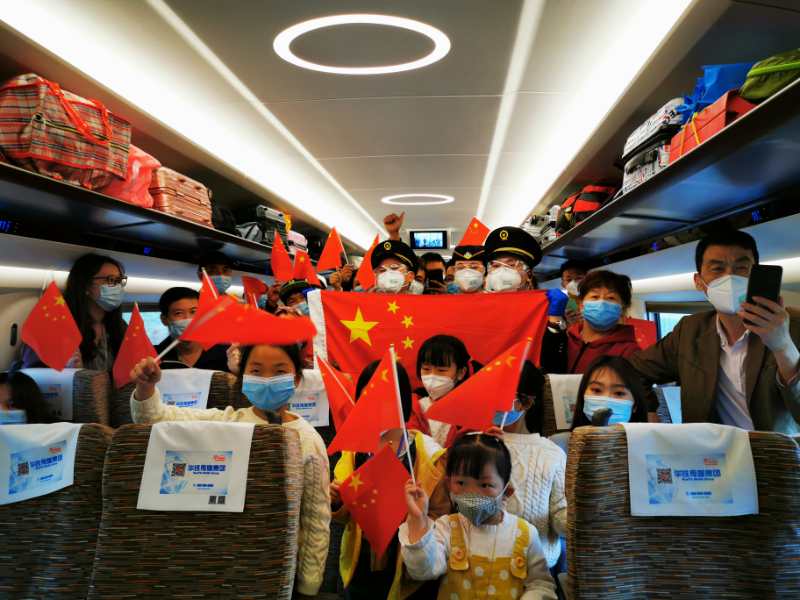 疫情期间高铁跨越武汉站,武汉我们来了