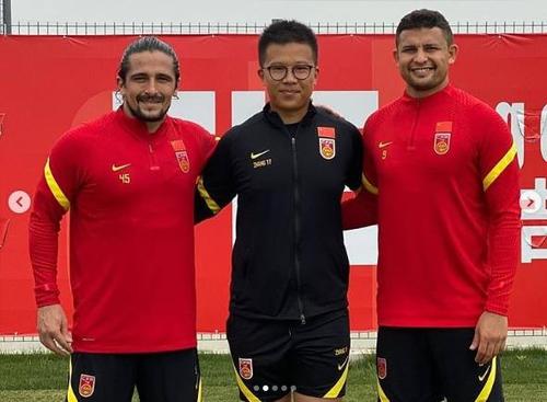 广州恒大球员洛国富是否已归化,归化国脚洛国富亮相恒大训练场