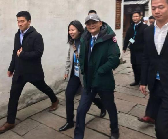 羽绒服品牌爱马仕,羽绒服界的爱马仕加拿大鹅